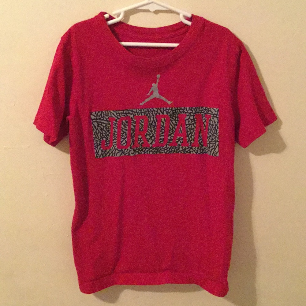JORDAN Boys red short sleeved shirt